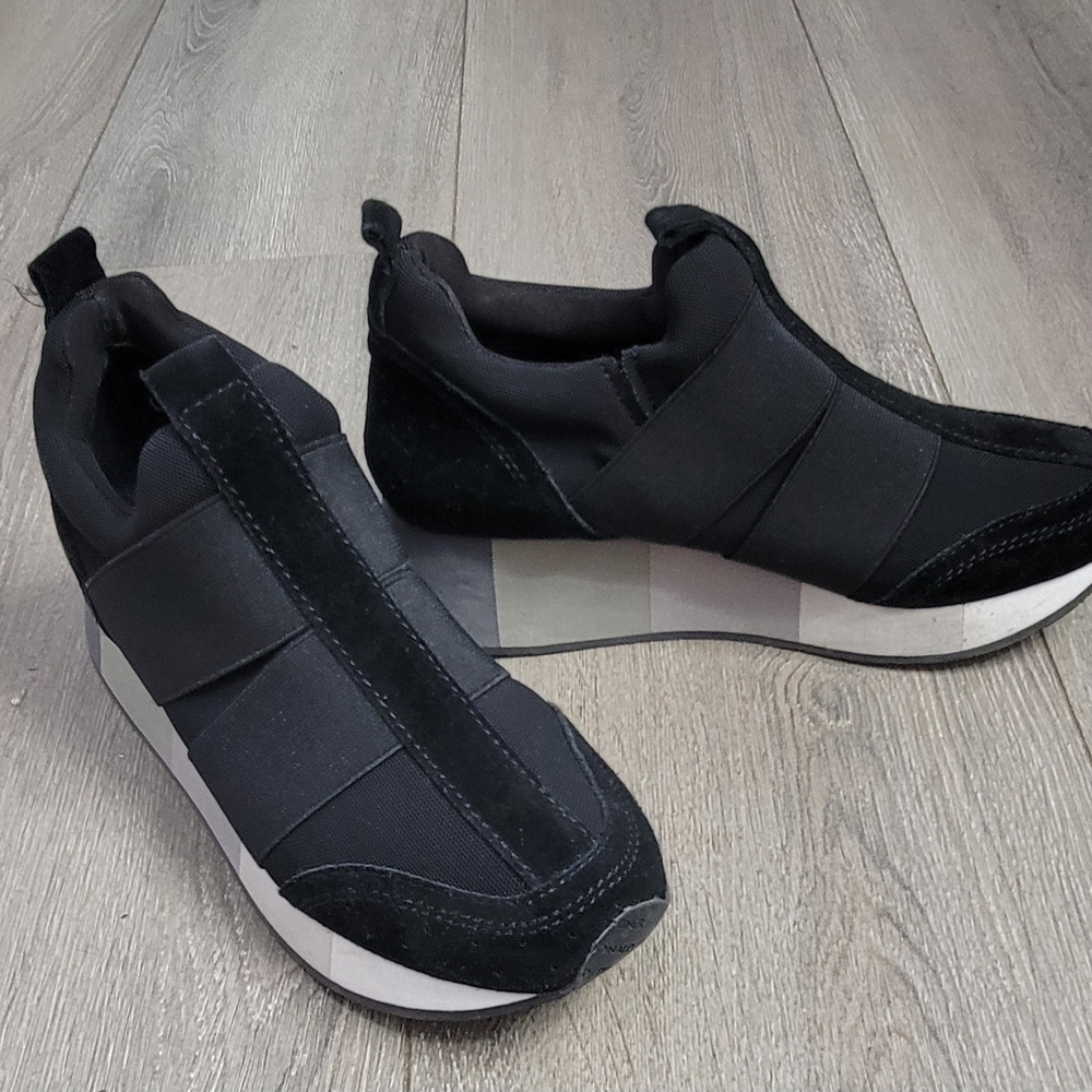 Donald J. Pliner Black Casual Wedge Shoe/Sneaker US 6.5